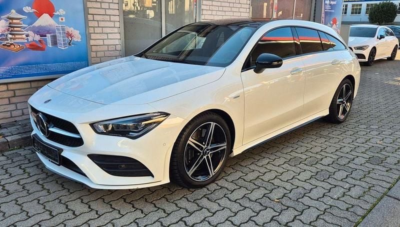 Weiß Gebraucht 2021 Mercedes CLA250 AMG line Limousine | 27.950 € (Superpreis) - Bild 1/4
