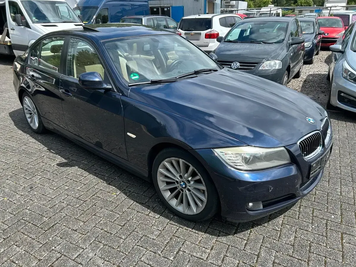 Gebraucht BMW 316 115 PS (84 kW) 2009 Blau Limousine