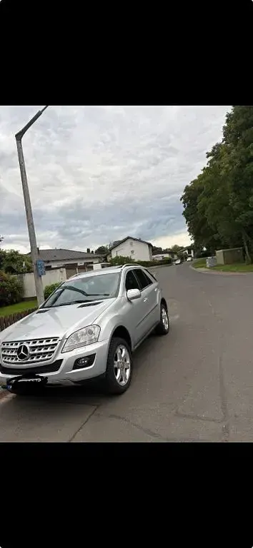 Gebraucht Mercedes ML320 224 PS (164 kW) 2009 Silber SUV