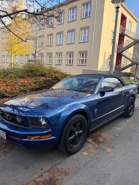 Second-hand Ford Mustang 213 CP (156 kW) 2008 Albastru Cabrio