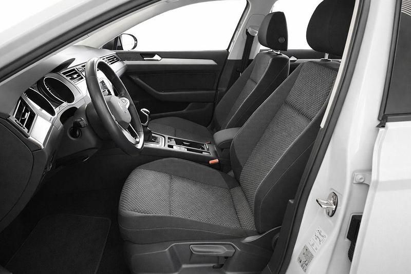 Gebraucht VW Passat 150 PS (110 kW) 2022 Grau Kombi