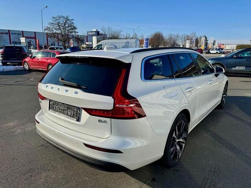 Gebraucht Volvo V60 197 PS (144 kW) 2024 Weiß Kombi