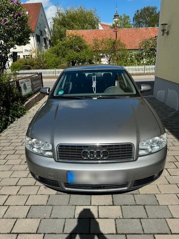 Grau Gebraucht 2003 Audi A4 Limousine | 1.599 € (Guter Preis) - Bild 1/4