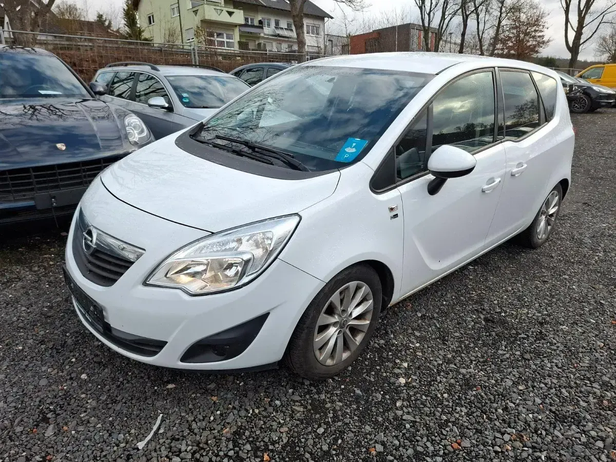 Gebraucht Opel Meriva 110 PS (80 kW) 2012 Weiß Van / Kleinbus