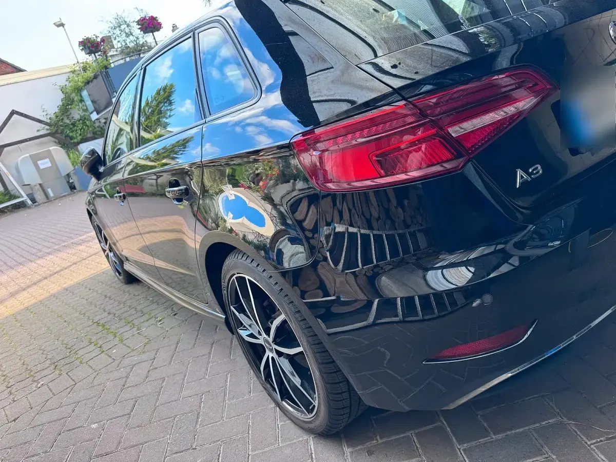 Gebraucht Audi A3 e-tron 150 PS (110 kW) 2017 Schwarz Kleinwagen