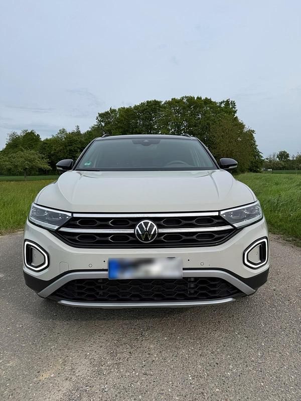 Second-hand VW T-Roc Style 101 CP (74 kW) 2024 Gri SUV