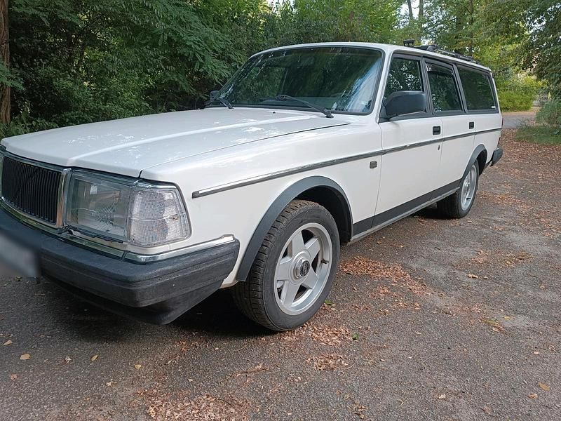 Weiß Gebraucht 2025 Volvo 240 Kombi | 4.500 € - Bild 1/4