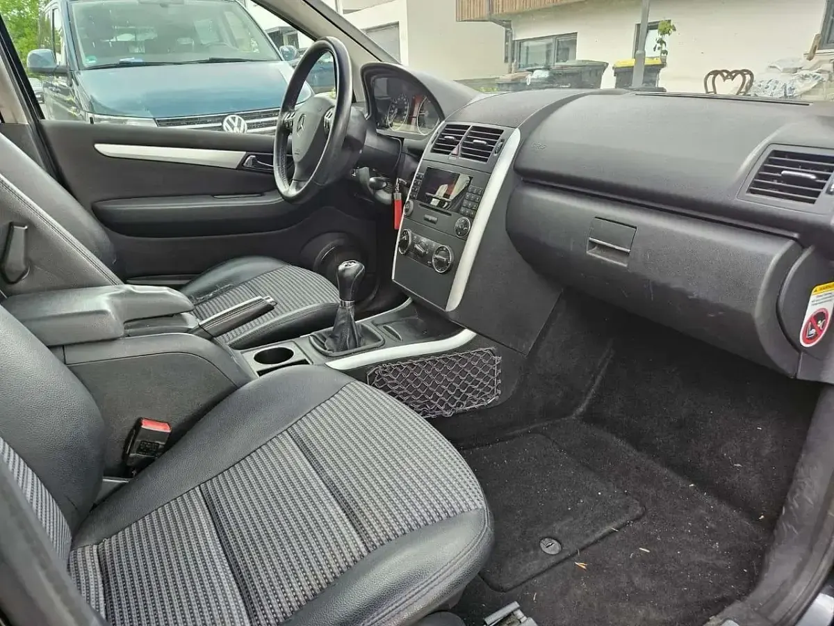 Gebraucht Mercedes A200 Avantgarde 140 PS (102 kW) 2005 Schwarz Kleinwagen