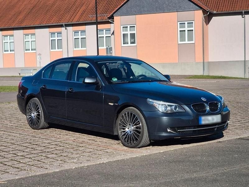 Gebraucht BMW 523 190 PS (139 kW) 2008 Silber Limousine