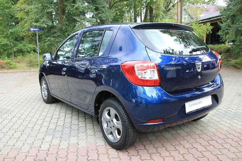 Gebraucht Dacia Sandero Celebration 90 PS (66 kW) 2016 Blau cosmos Kleinwagen