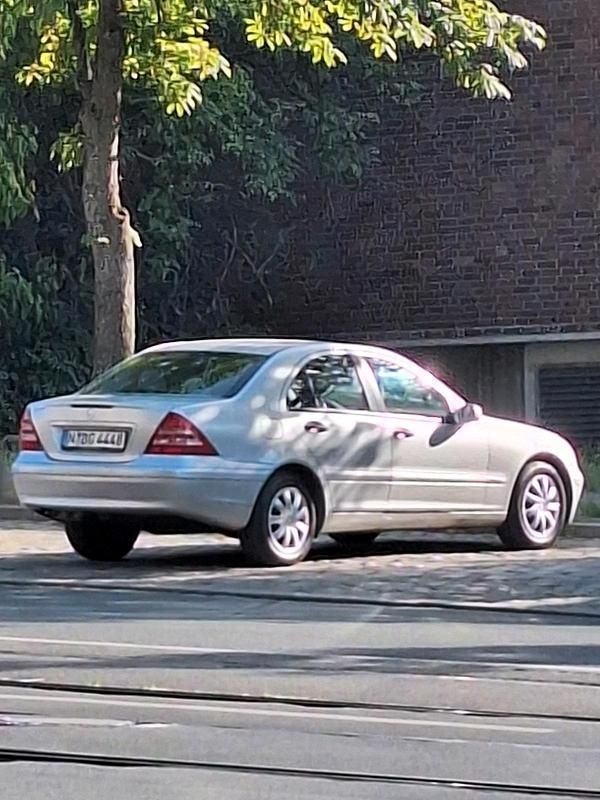 Silber Gebraucht 2000 Mercedes C180 Limousine | 2.200 € (Fairer Preis) - Bild 1/4