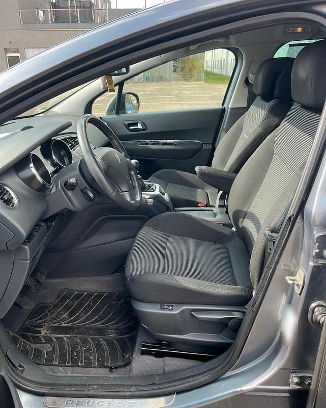 Gebraucht Peugeot 5008 150 PS (110 kW) 2012 Grau Van / Kleinbus