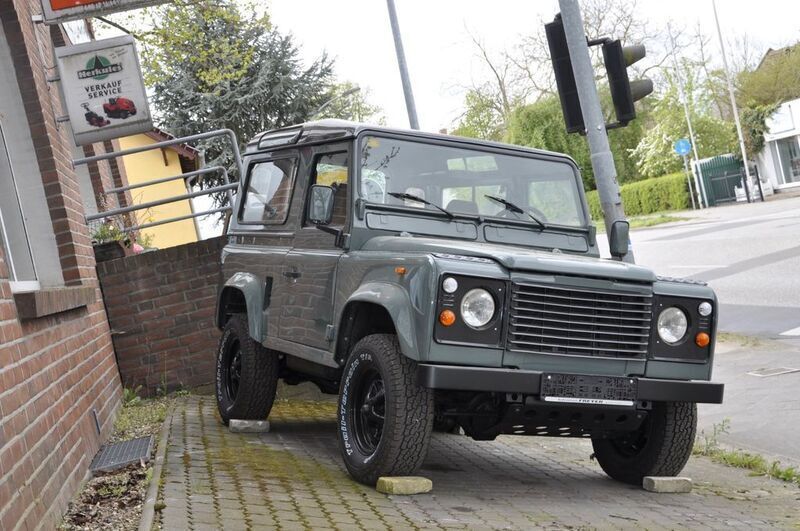 Grau Gebraucht 1991 Land Rover Defender SUV | 33.850 € - Bild 1/4