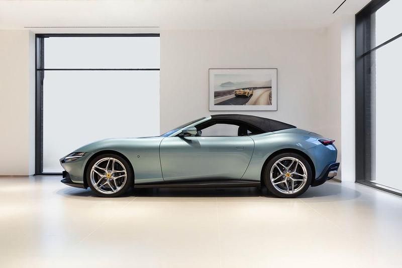 Gebraucht Ferrari Roma 620 PS (456 kW) 2024 Blau Cabrio