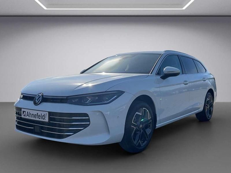 Gebraucht VW Passat Elegance 150 PS (110 kW) 2024 Pure white Kombi