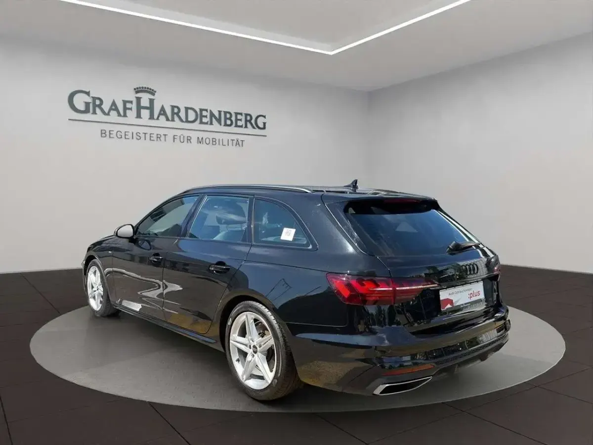 Gebraucht Audi A4 S-Line 204 PS (150 kW) 2023 Mythosschwarz metallic Kombi