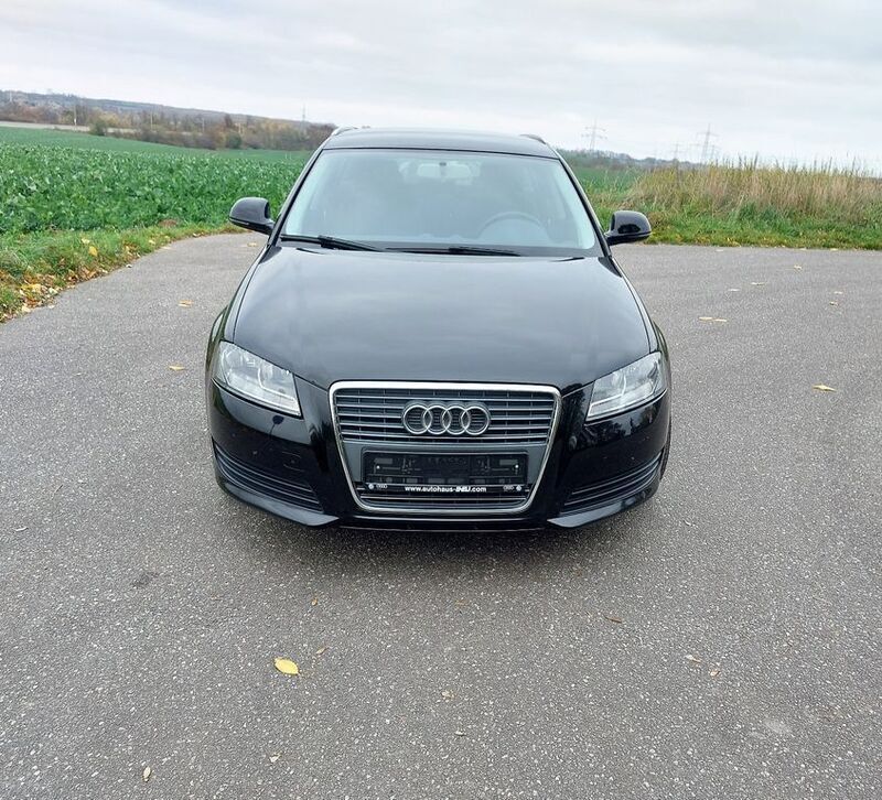 Schwarz Gebraucht 2010 Audi A3 Sportback Attraction Limousine | 3.499 € (Superpreis) - Bild 1/4