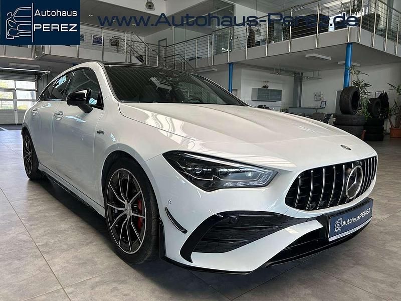 Digitalweiß metallic Gebraucht 2023 Mercedes CLA35 AMG Premium Plus Kombi | 47.789 € (Fairer Preis) - Bild 1/4