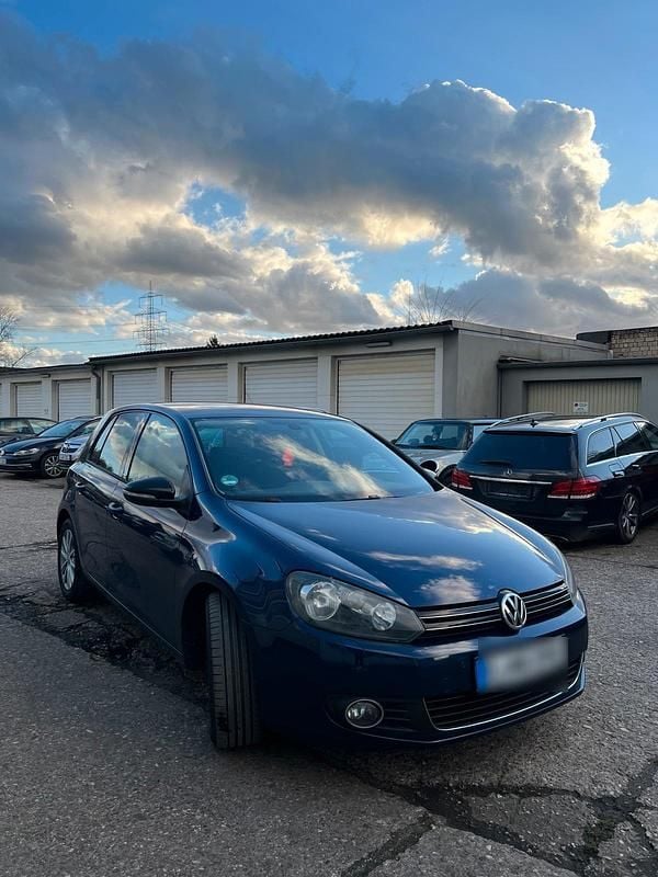 Gebraucht VW Golf VI 105 PS (77 kW) 2011 Blau Kleinwagen