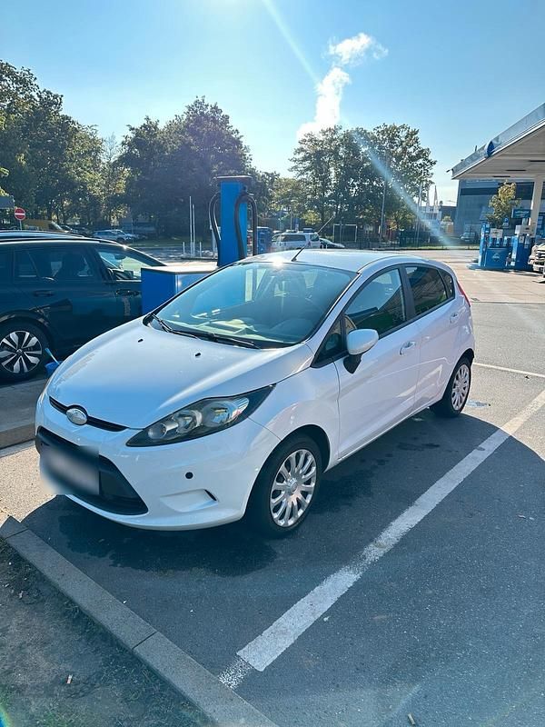 Gebraucht Ford Fiesta 82 PS (60 kW) 2009 Weiß Kleinwagen