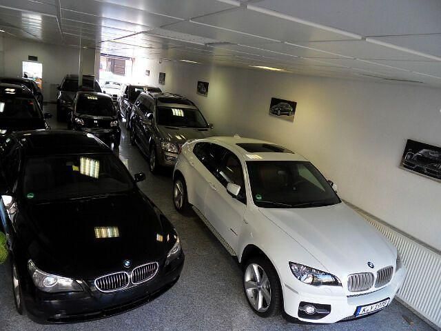 Schwarz Gebraucht 2023 Porsche Macan Basis SUV | 62.900 € (Fairer Preis) - Bild 1/1