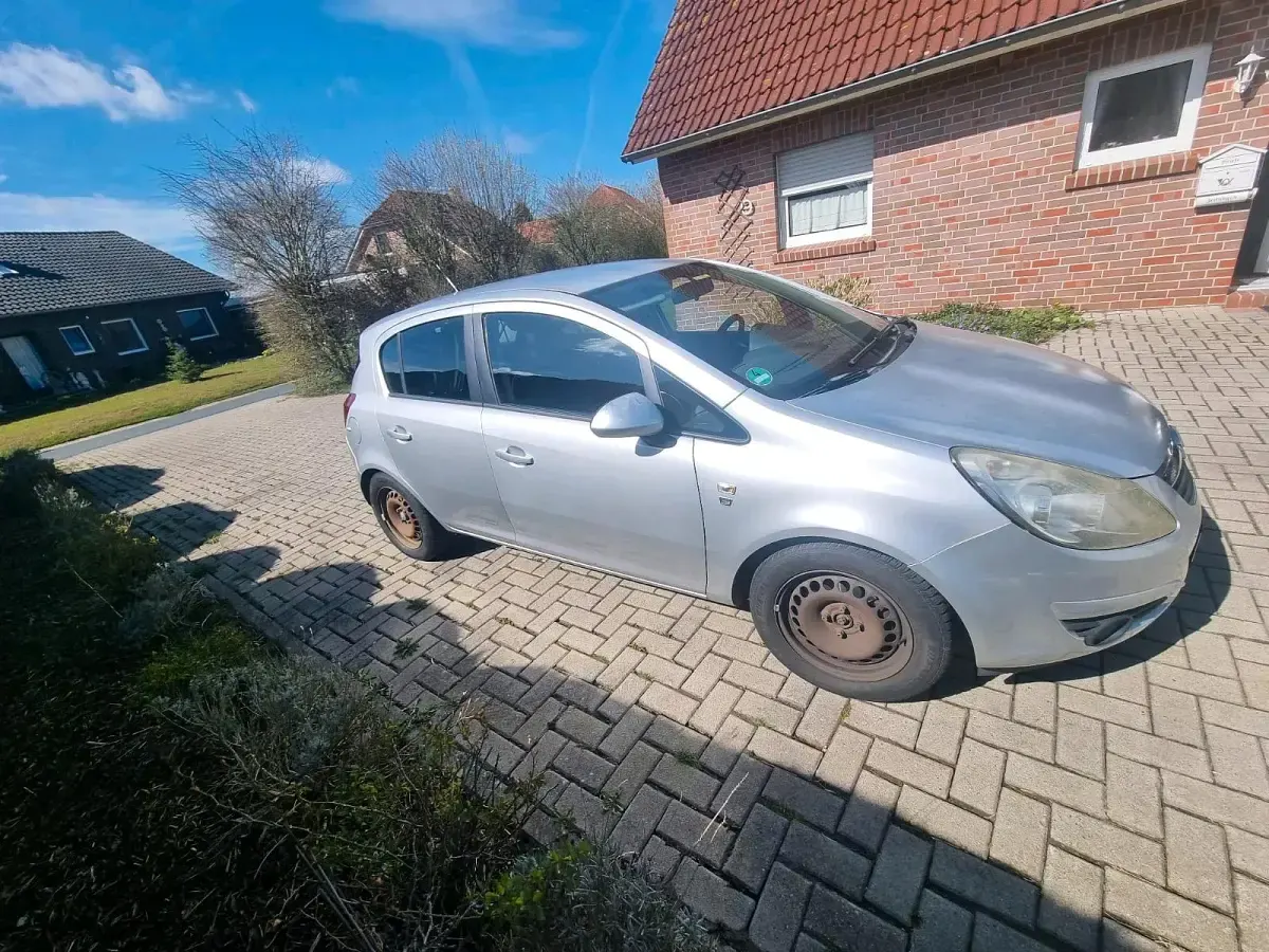 Używany Opel Corsa 86 KM (63 kW) 2010 Srebrny Hatchback