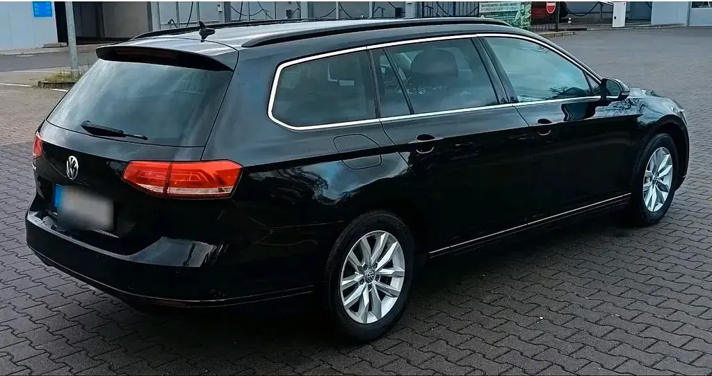 Gebraucht VW Passat Comfortline 125 PS (91 kW) 2018 Schwarz Kombi
