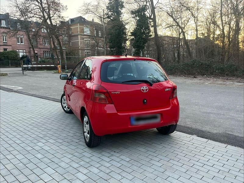 Gebraucht Toyota Yaris 69 PS (50 kW) 2007 Rot Kleinwagen