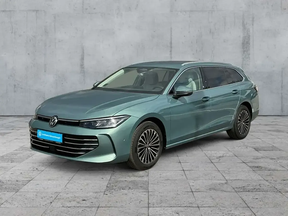 Gebraucht VW Passat Elegance 150 PS (110 kW) 2025 Maripositgrün metallic Kombi