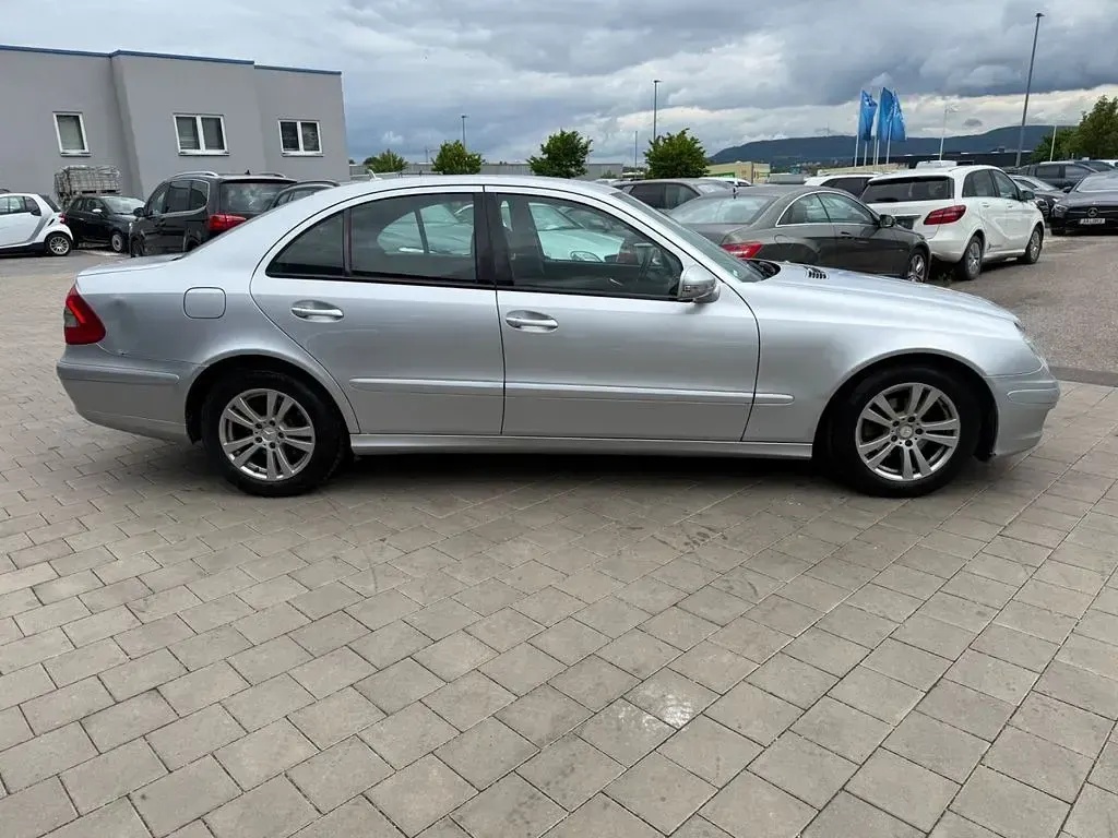 Gebraucht Mercedes E220 Classic 170 PS (125 kW) 2008 Silber Limousine