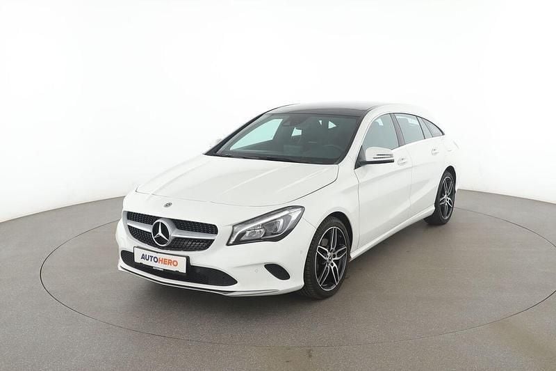 Weiß Gebraucht 2018 Mercedes CLA180 Shooting Brake Urban Kombi | 17.180 € (Guter Preis) - Bild 1/3