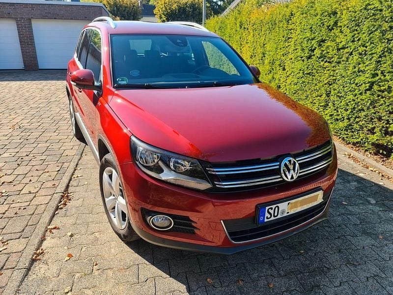 Rot Gebraucht 2016 VW Tiguan LOUNGE SUV | 13.000 € (Guter Preis) - Bild 1/4