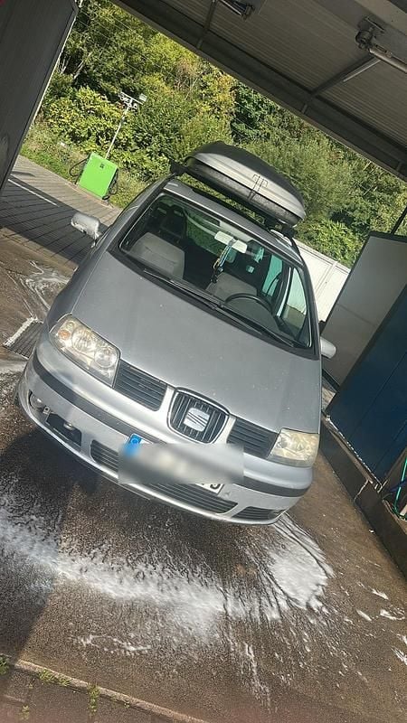 Silber Gebraucht 2006 Seat Alhambra Van / Kleinbus | 1.300 € (Guter Preis) - Bild 1/4