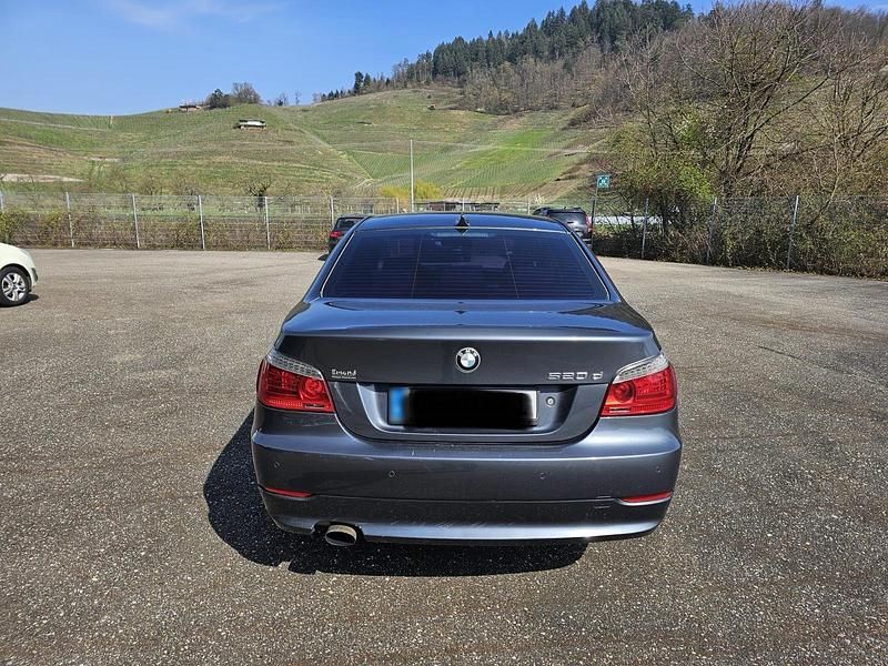 Gebraucht BMW 520 Basis 163 PS (119 kW) 2007 Grau Limousine