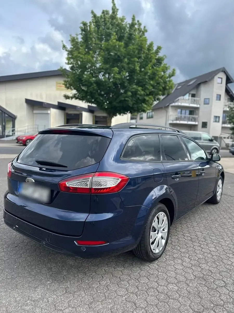 Gebraucht Ford Mondeo 120 PS (88 kW) 2011 Blau Kombi