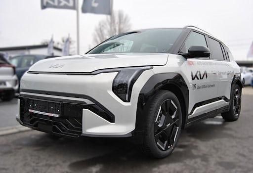 Ivory silver metallic Gebraucht 2025 Kia EV3 GT-Line SUV | 39.900 € (Superpreis) - Bild 1/2