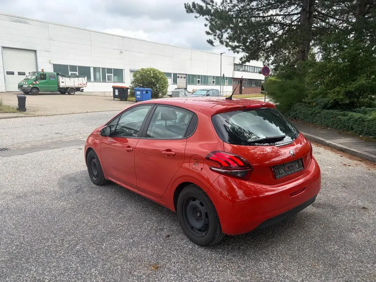 Gebraucht Peugeot 208 Active 82 PS (60 kW) 2018 Orange Kleinwagen