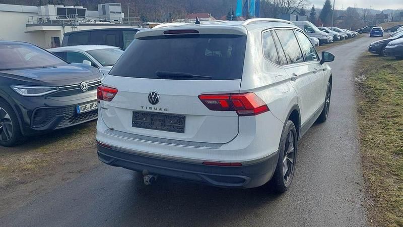 Gebraucht VW Tiguan Allspace 150 PS (110 kW) 2022 Weiß SUV