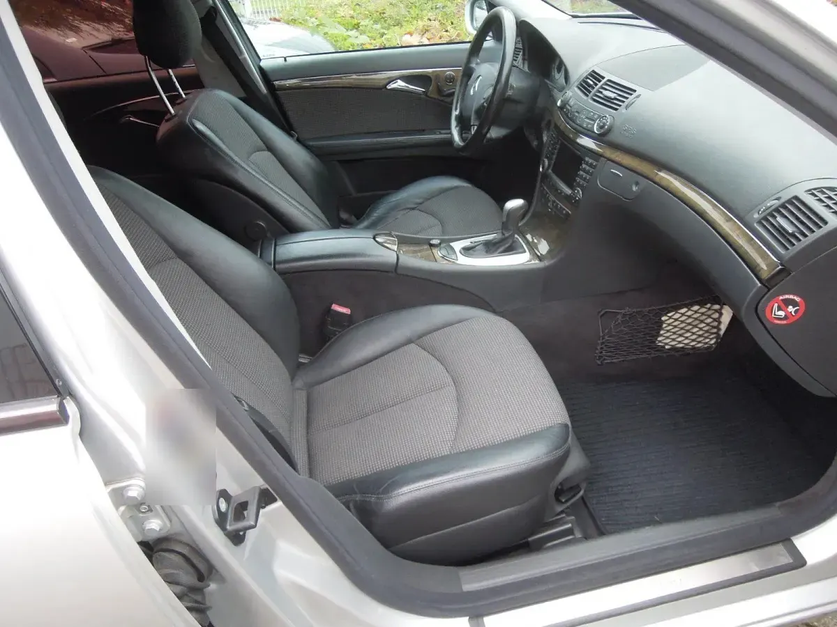 Gebraucht Mercedes E240 Avantgarde 177 PS (130 kW) 2004 Silber Kombi