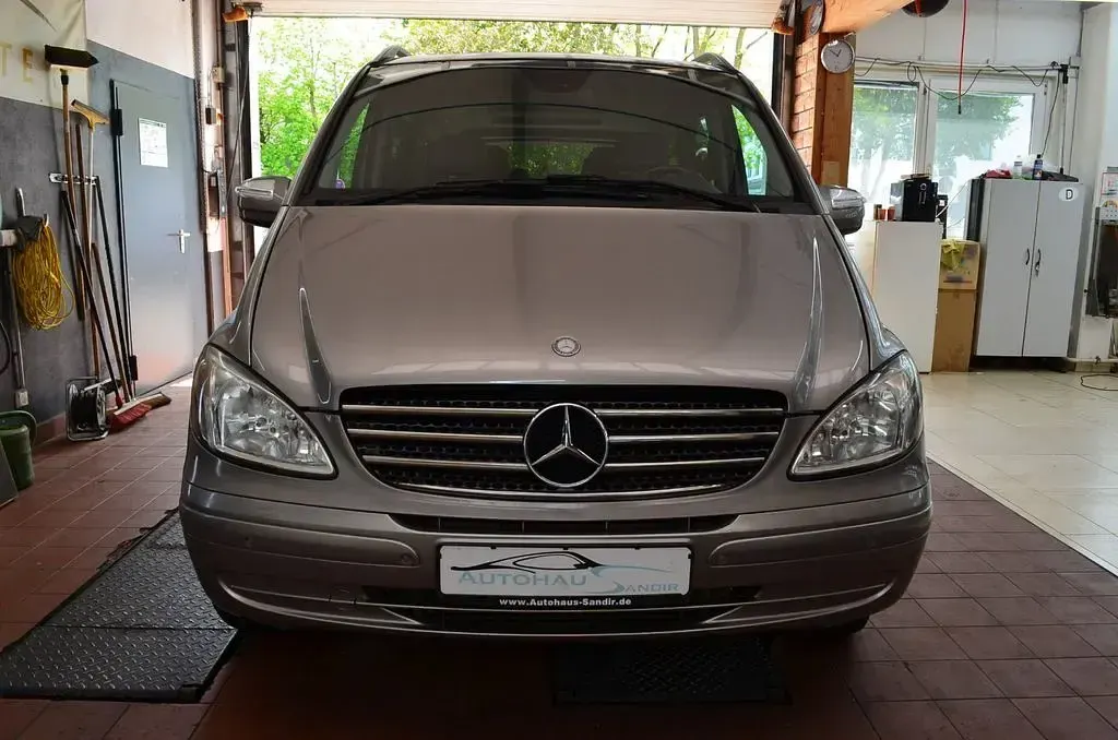 Gebraucht Mercedes Viano 150 PS (110 kW) 2010 Silber Van / Kleinbus