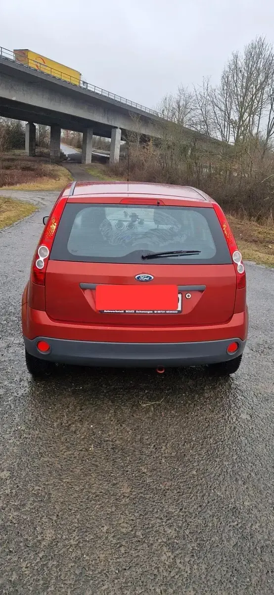 Gebraucht Ford Fiesta 75 PS (55 kW) 2009 Rot Kleinwagen