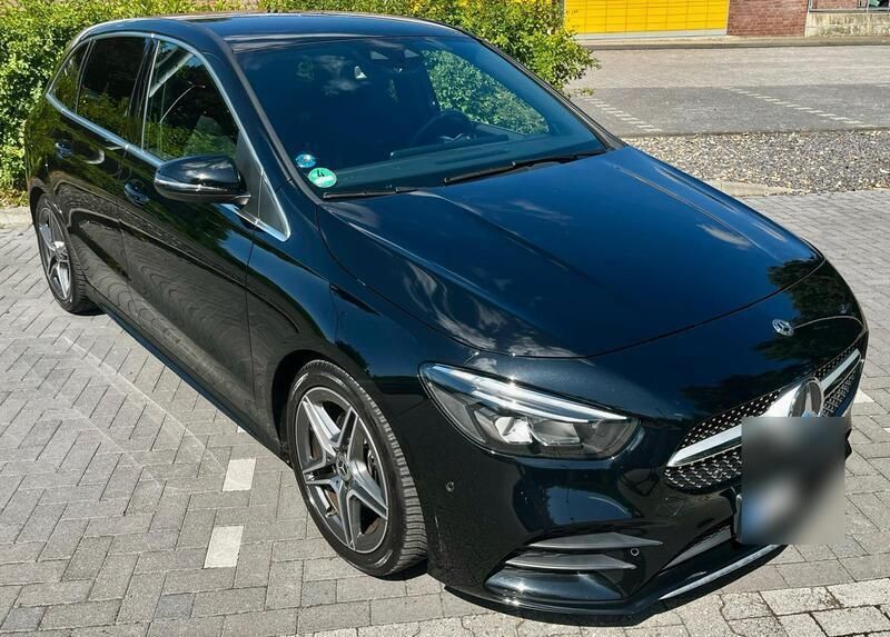 Schwarz Gebraucht 2020 Mercedes B180 AMG line Van / Kleinbus | 25.490 € (Fairer Preis) - Bild 1/4