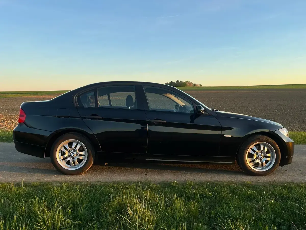 Gebraucht BMW 320 150 PS (110 kW) 2006 Schwarz Limousine