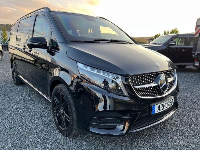 Gebraucht Mercedes 300 Avantgarde 237 PS (174 kW) 2022 Schwarz Van / Kleinbus