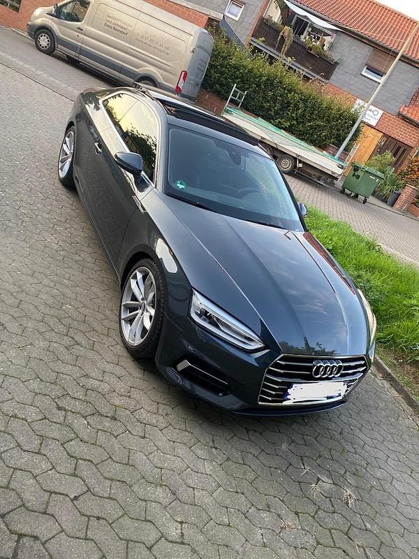 Grau Gebraucht 2019 Audi A5 Coupé | 23.400 € (Superpreis) - Bild 1/4