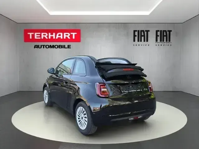 Gebraucht Fiat 500e Red 86 kW (118 PS) 2025 Colore esterno Cabrio