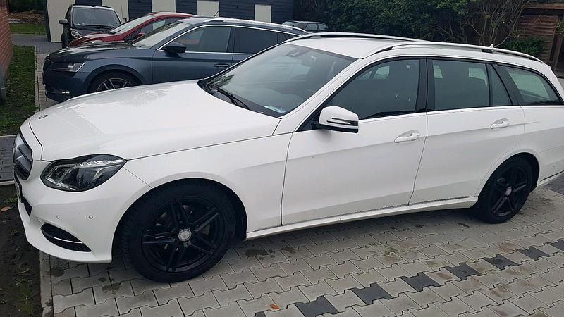 Weiß Gebraucht 2016 Mercedes E200 Kombi | 16.000 € (Guter Preis) - Bild 1/4