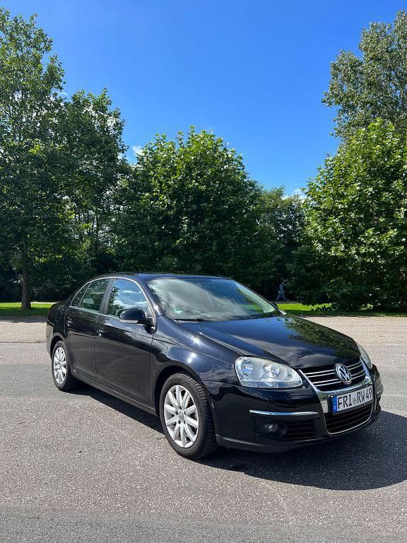 Schwarz Gebraucht 2009 VW Jetta Trendline Limousine | 4.300 € (Fairer Preis) - Bild 1/4