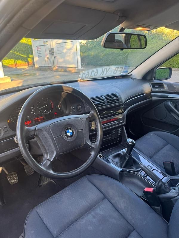 Silber Gebraucht 2000 BMW 525 Limousine | 1.500 € - Bild 1/4