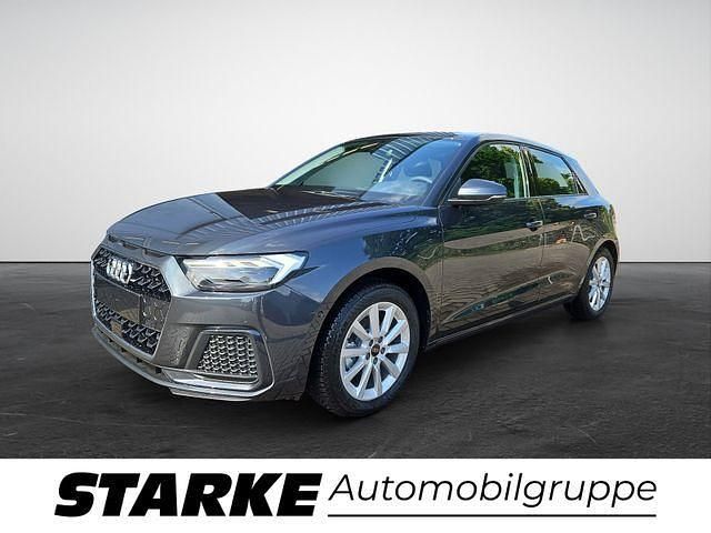 Grau (manhattangrau metallic) Neu 2025 Audi A1 Sportback Advanced Kleinwagen | 27.790 € (Guter Preis) - Bild 1/4